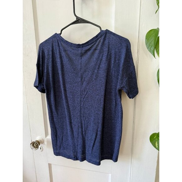 Old Navy boyfriend women’s size medium blue t-shirt - Picture 5 of 6